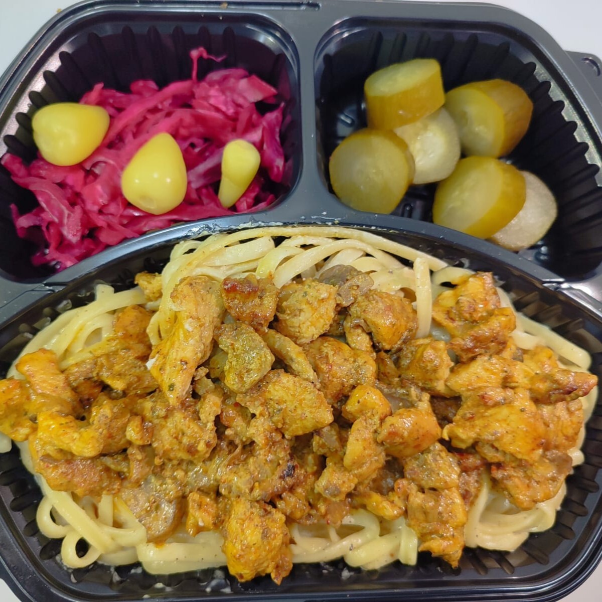 Köri Soslu Tavuk & Makarna