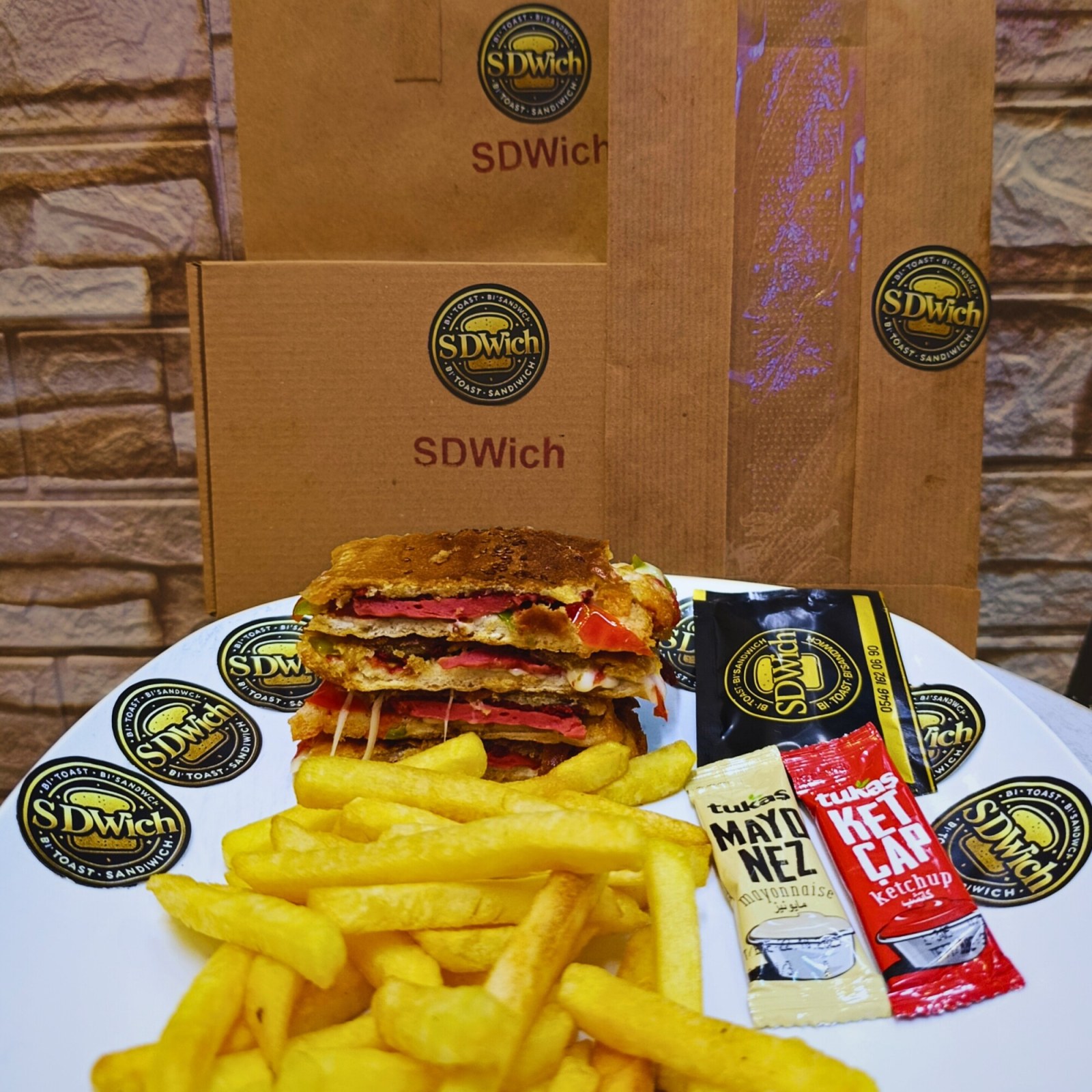 Kavurmalı Sanayi Tostu & Patates Kızartması