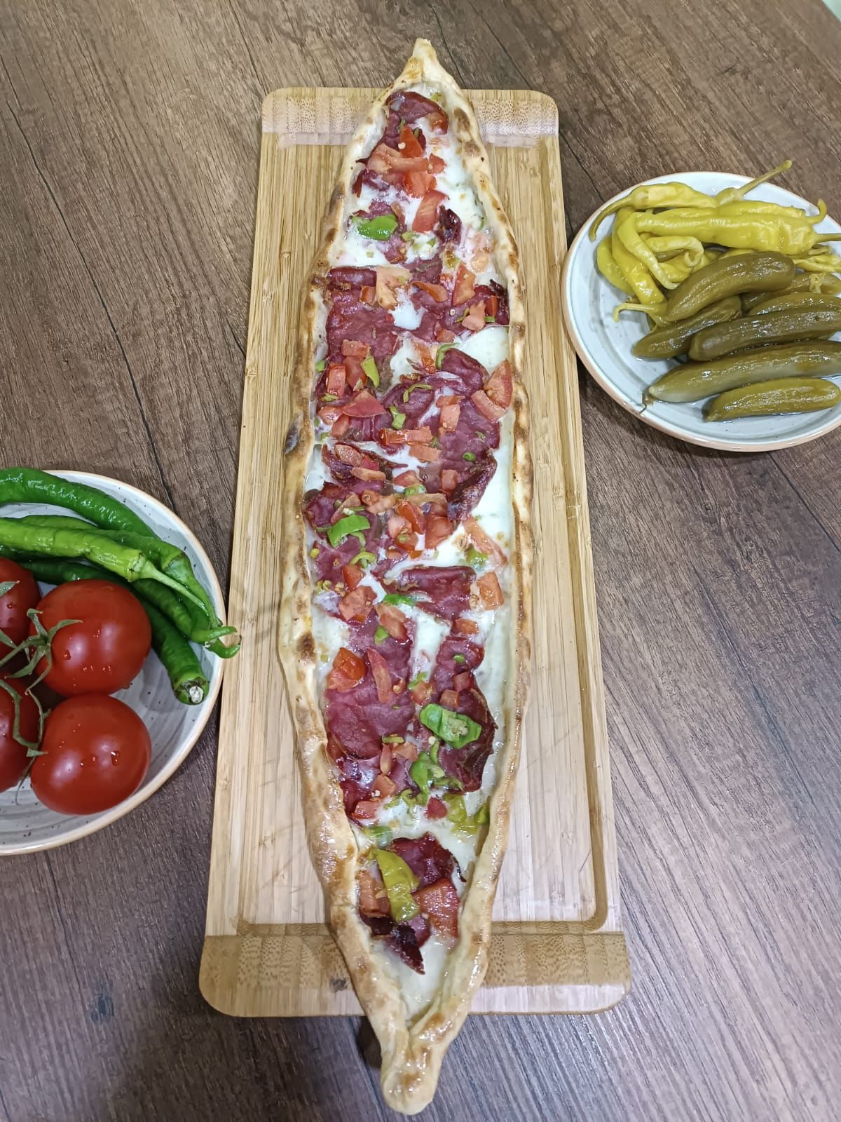 Suda Mozzarellalı Pastırmalı Pide (Açık)