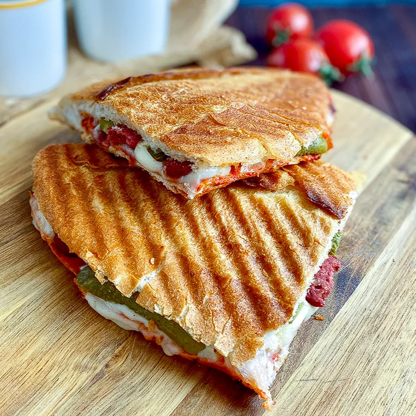 3/4 Ekmek Arası Sucuklu Kaşarlı Tost