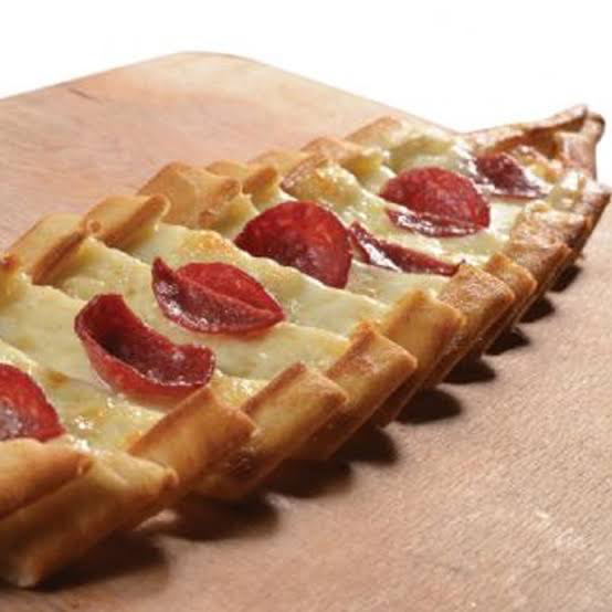 Sucuklu Kaşarlı Pide