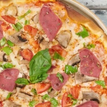 Jambonlu Mantarlı Pizza