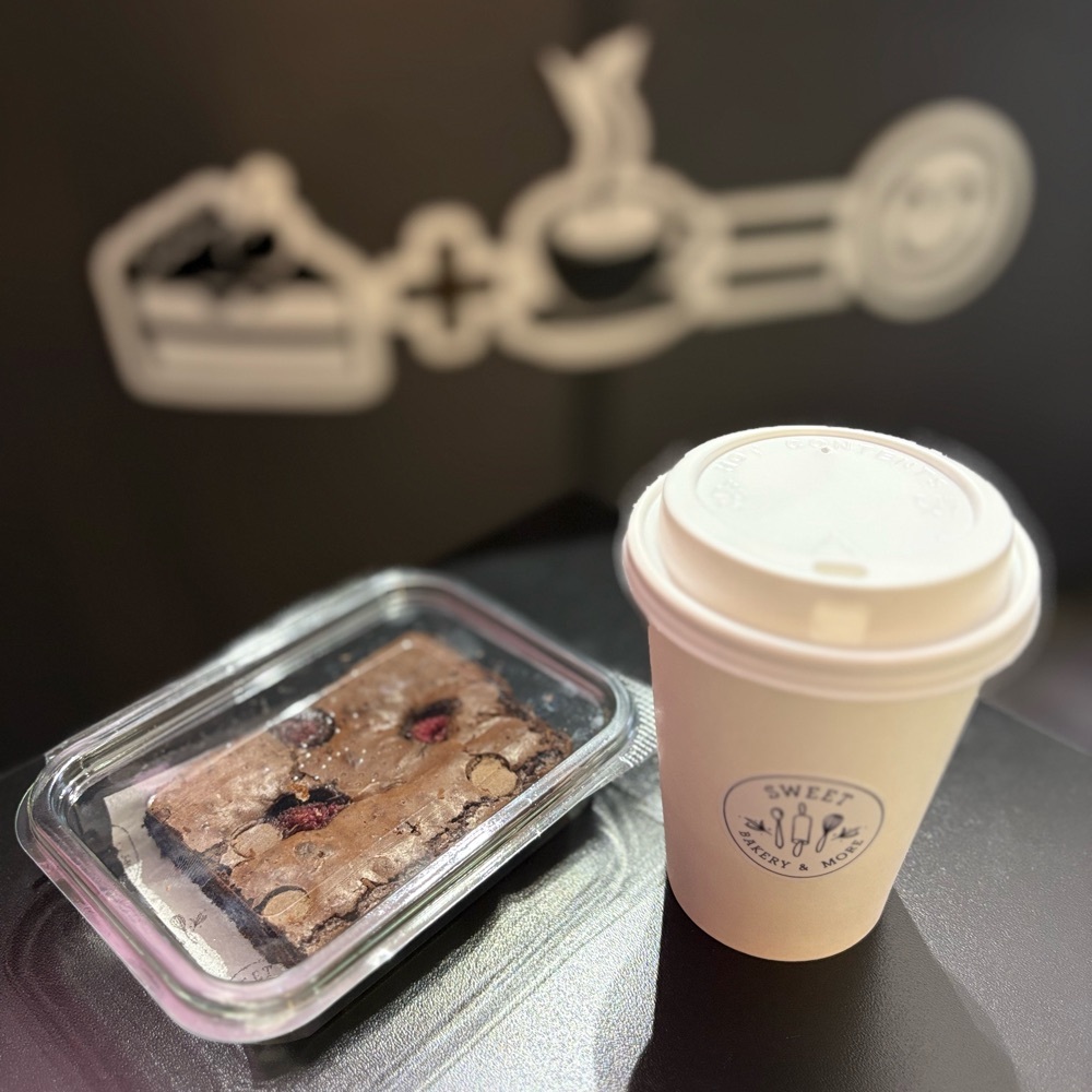 Frambuazlı Brownie & Americano Keyfi