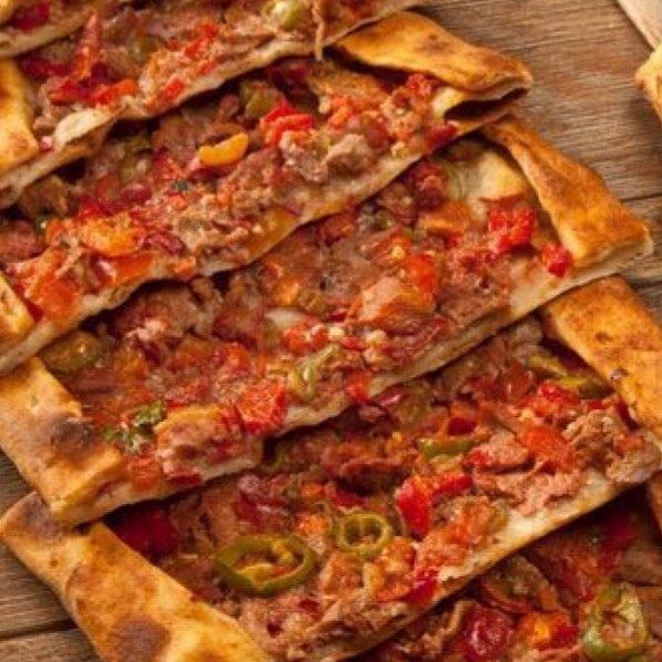 Kuşbaşılı Açık Pide