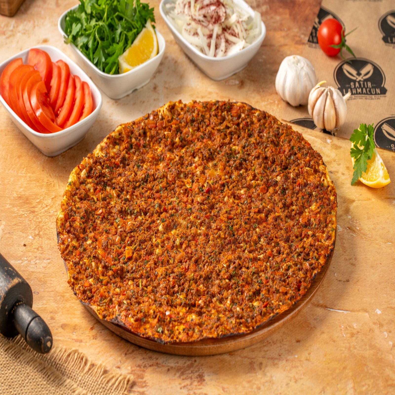 Sarımsaklı Lahmacun