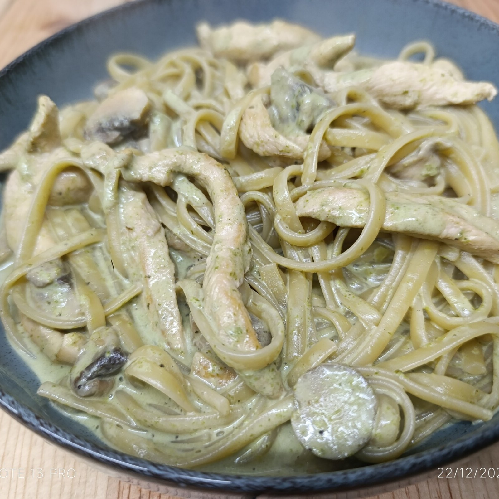 Pesto Mantarlı Tavuklu Linguine