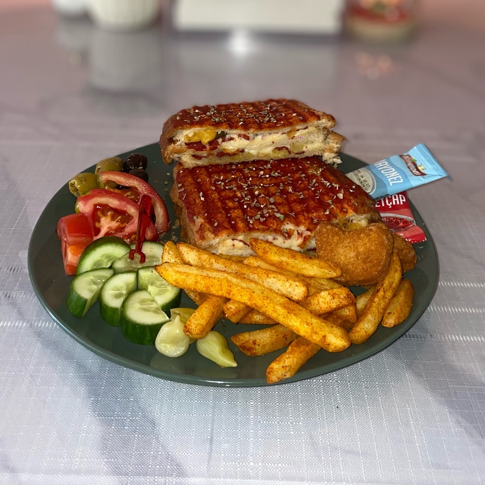 Üç Katlı Duble Karışık Tost