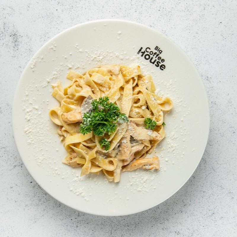 Fettuccine Alfredo (1102,6 KCal)