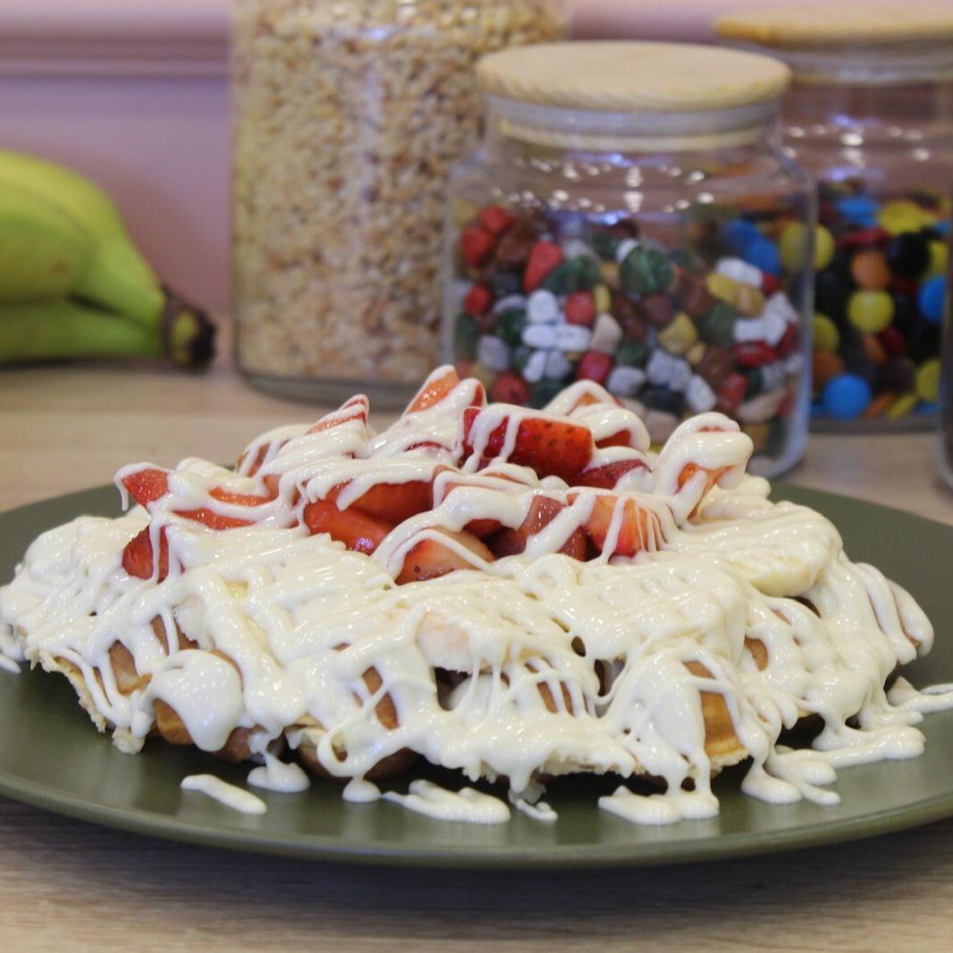 Beyaz Çikolatalı Çilekli Waffle( Bubble Hamur)
