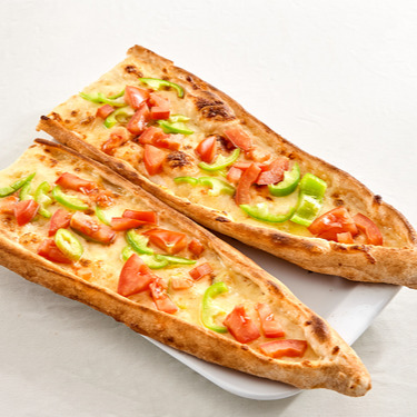 Kaşarlı Sebzeli Pide