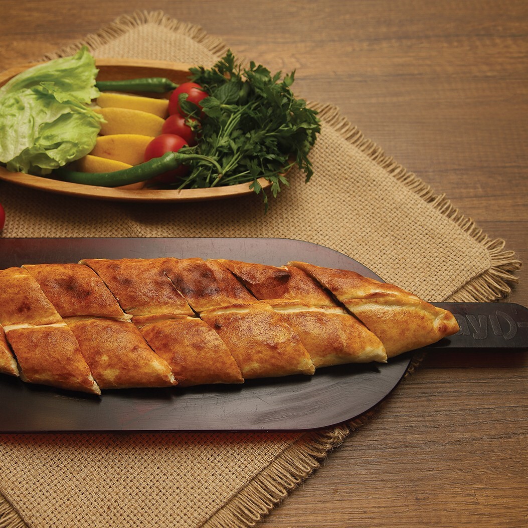 Kavurmalı Kaşarlı Pide