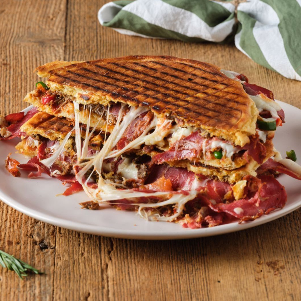 Sucuklu Bütün Tost