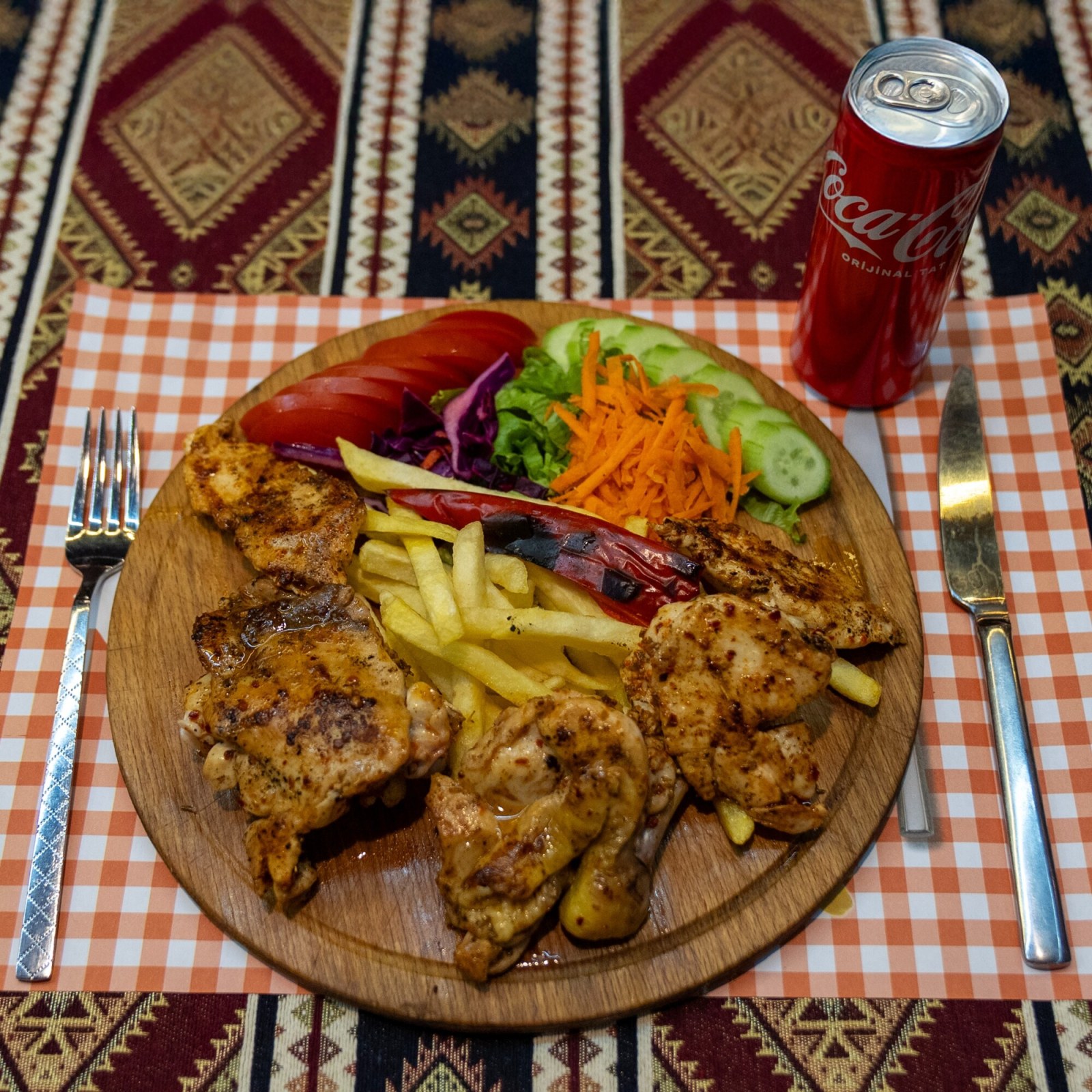 Bol Kaşarlı Leziz Köfte +coca cola