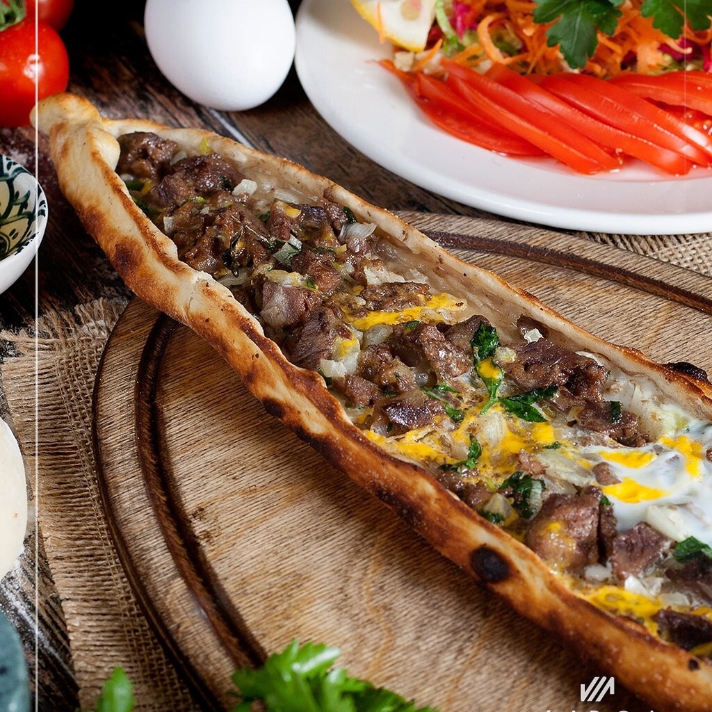 Kavurmalı Yumurtalı Pide