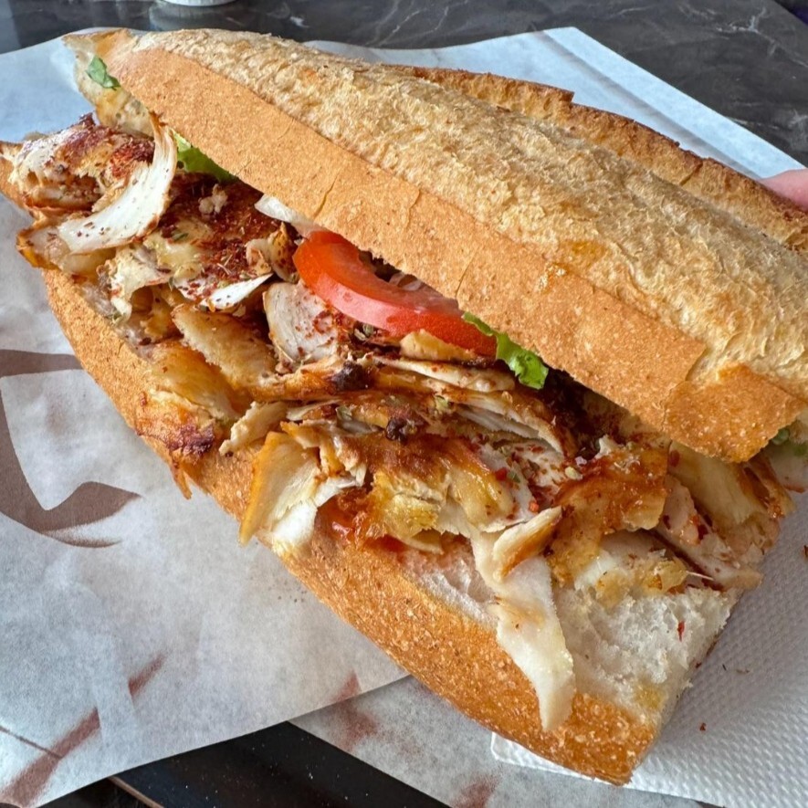Bakkal Ekmeğine 150 Gr Tavuk Döner Ankara Usulü