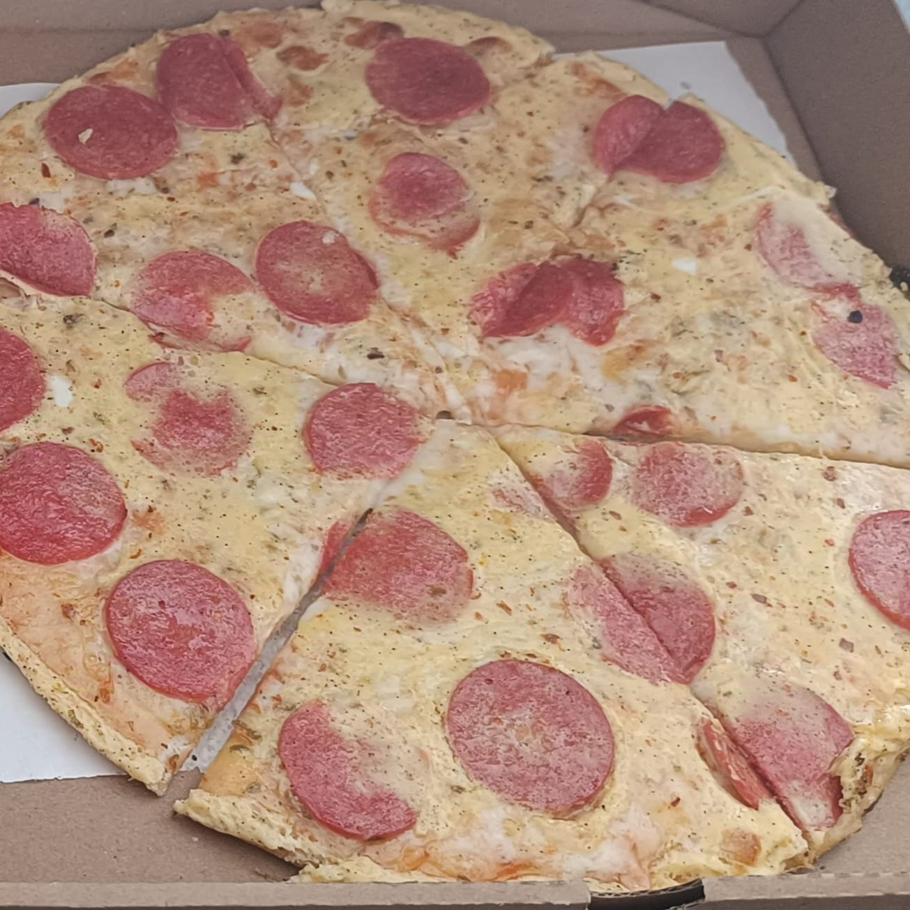 Sucuklu Yumurtalı Pizza (Büyük)