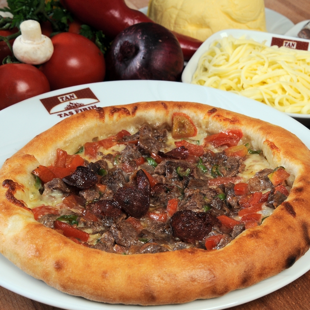 Trabzon Kavurmalı Kaşarlı Pide