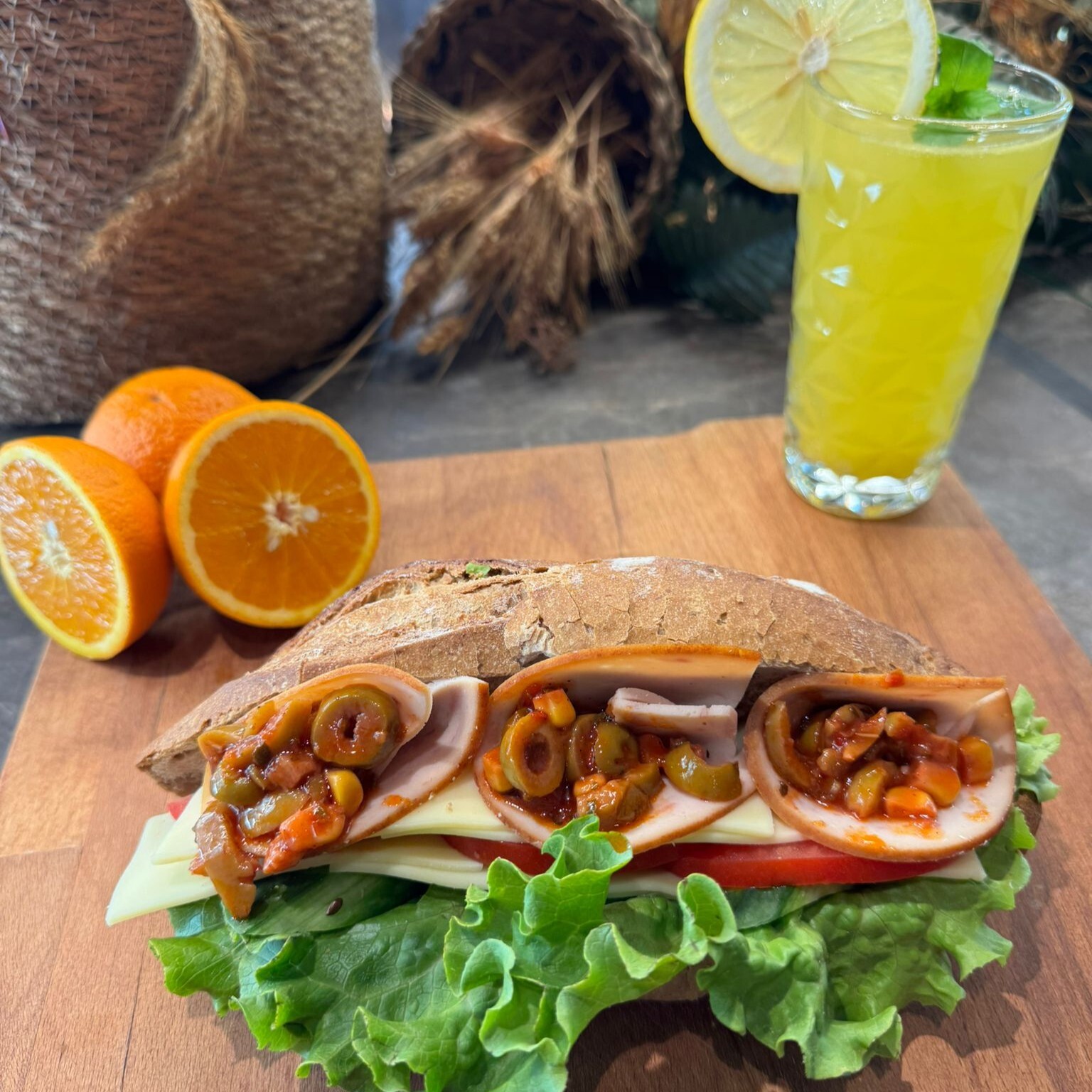 Hindi Füme Zeytin Soslu Sandviç