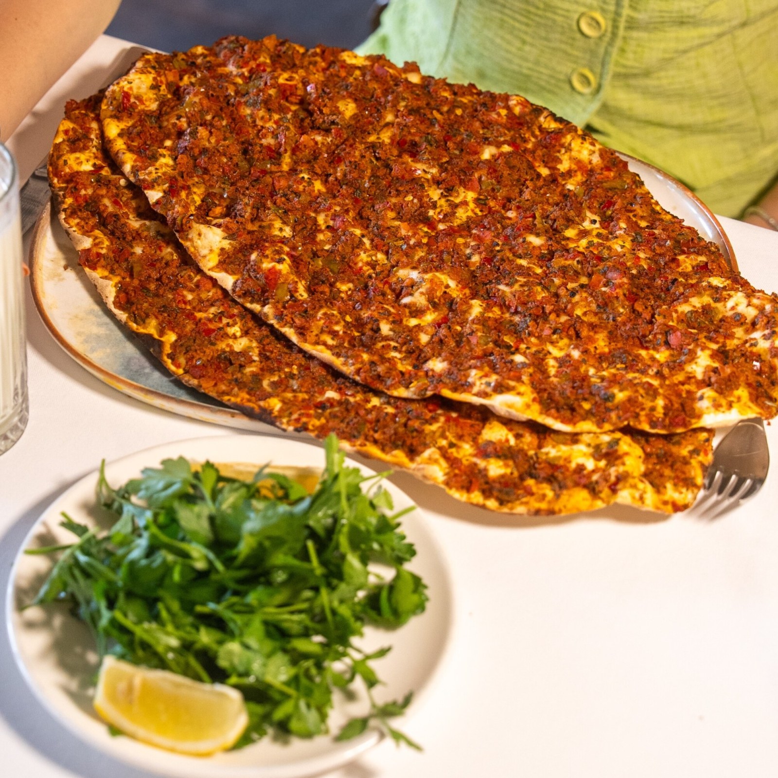4 Adet Lahmacun + 1 Lt İçecek