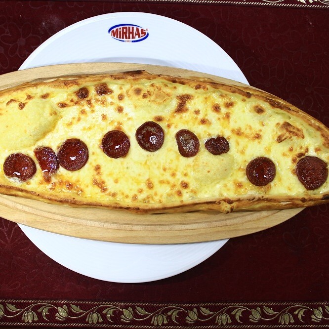 Sucuklu Pide