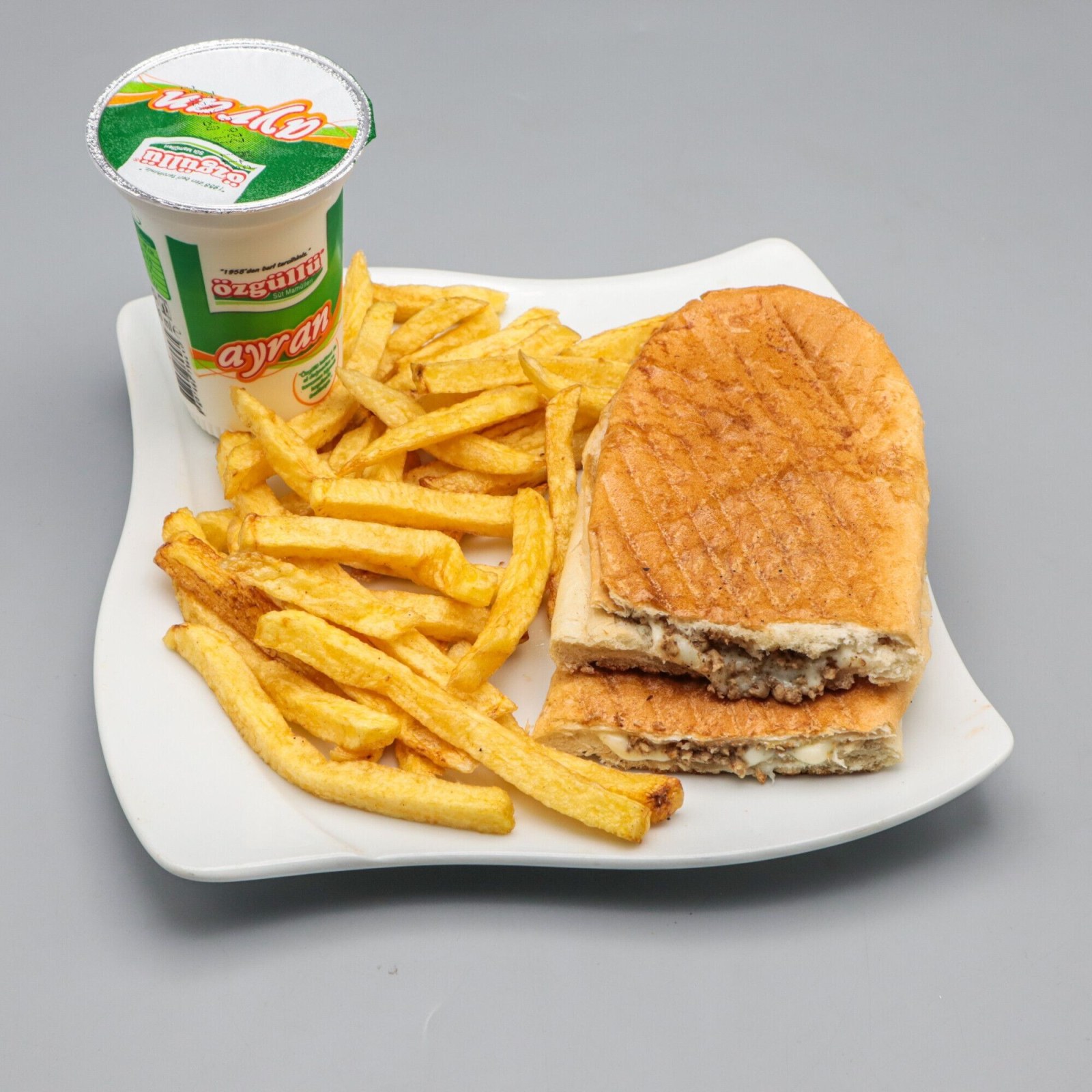 Kıymalı Kaşarlı Çelebi Tost Menü
