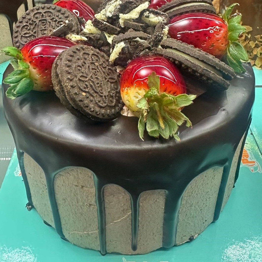 Çikolatalı Çilek Oreo 4-6 Kişilik