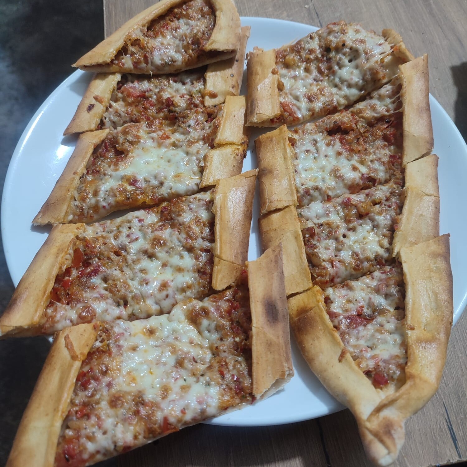 Kıymalı Kaşarlı Pide