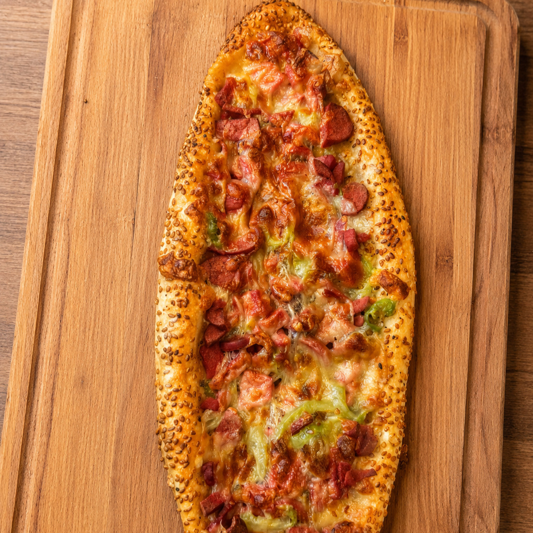 Sosisli Kaşarlı Pide