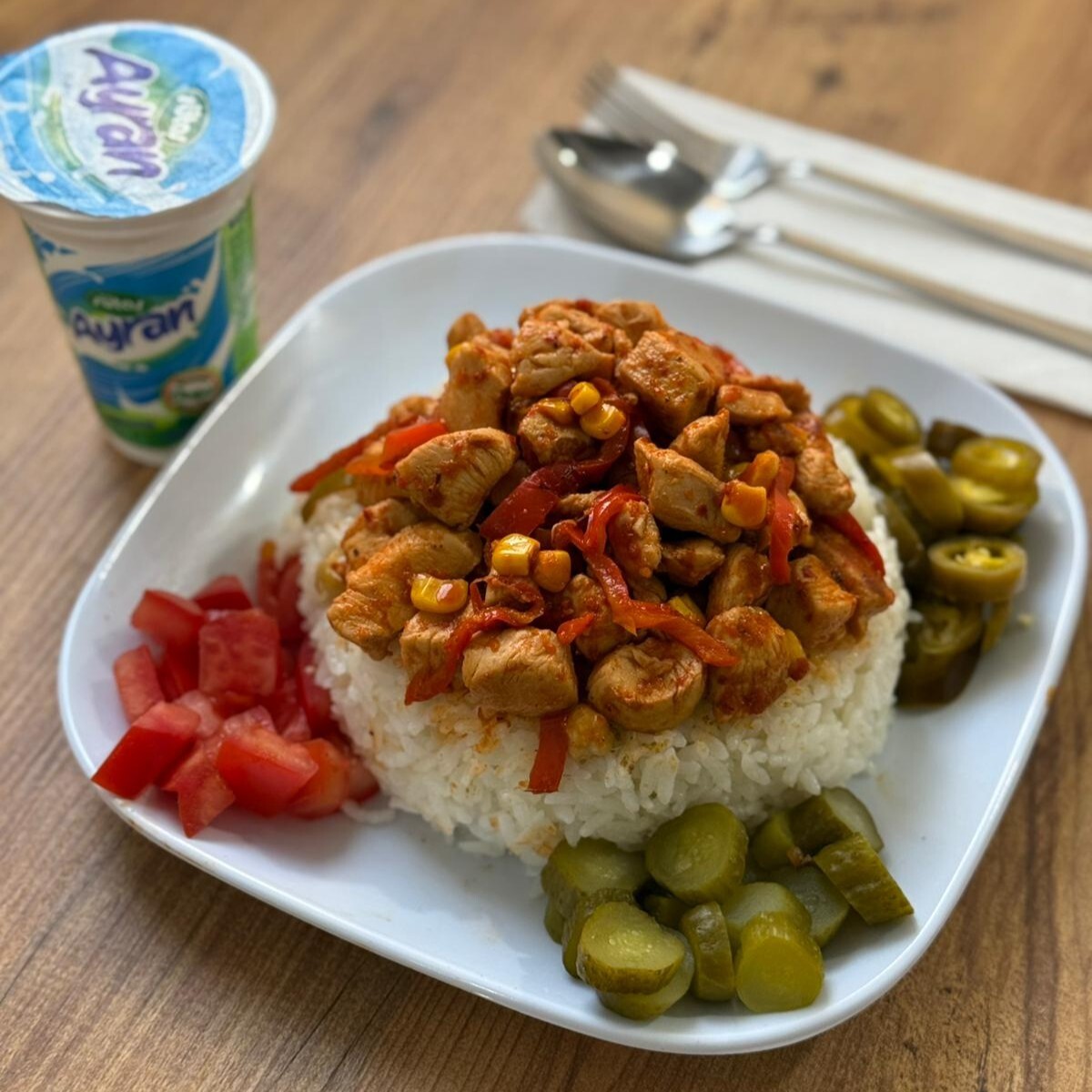 Acılı Sote Tavuk Pilav Buçuk + Ayran (175ml)