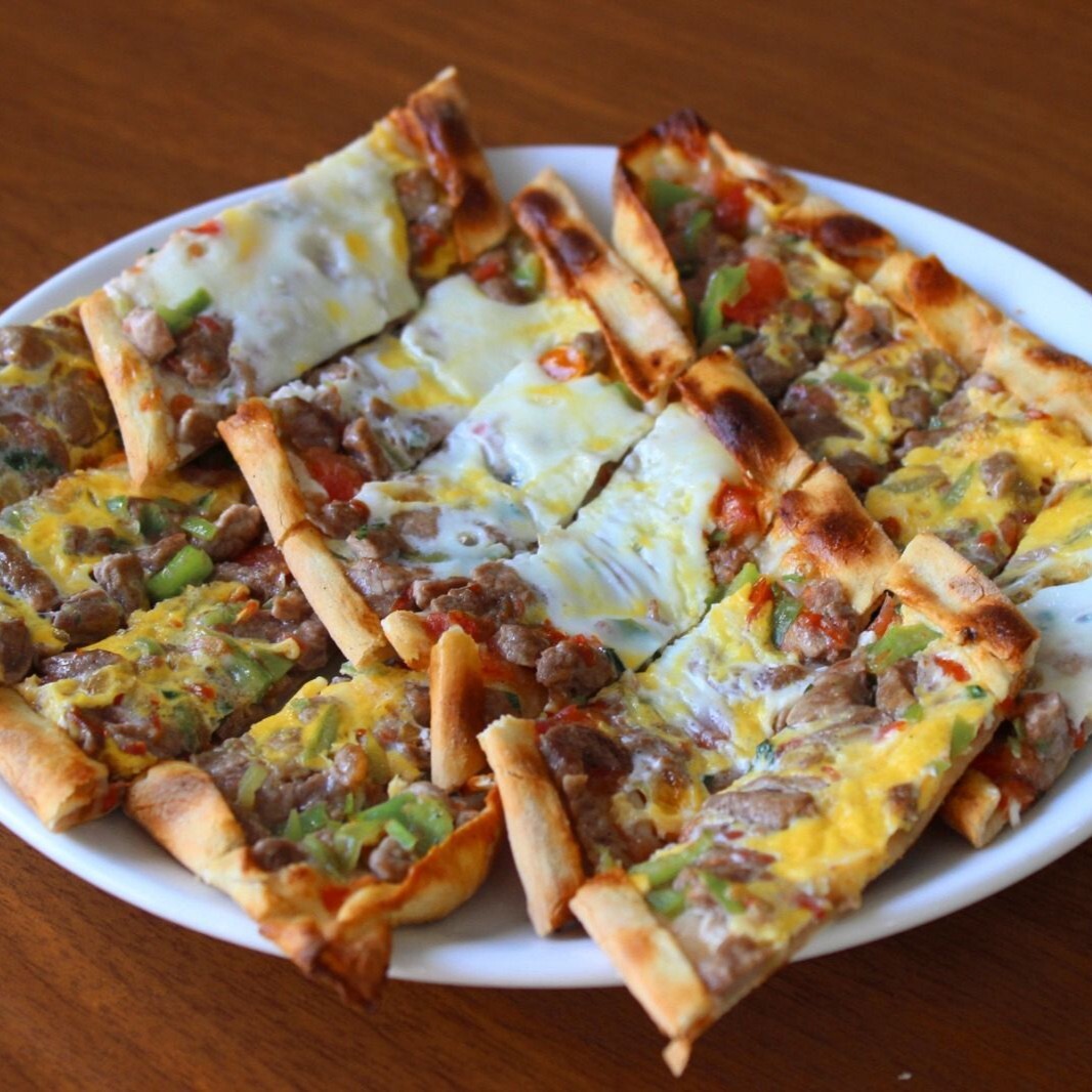 Kuşbaşılı Kaşarlı Yumurtalı Pide