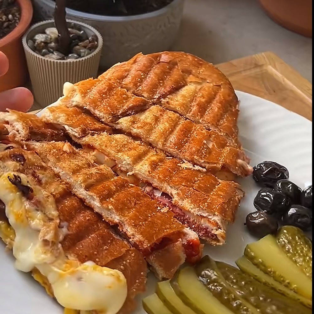 Tam Ekmek Kaşarlı Tost