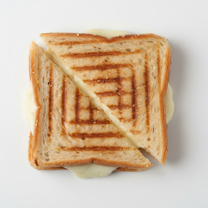 Yarım Ekmek Kaşarlı Tost