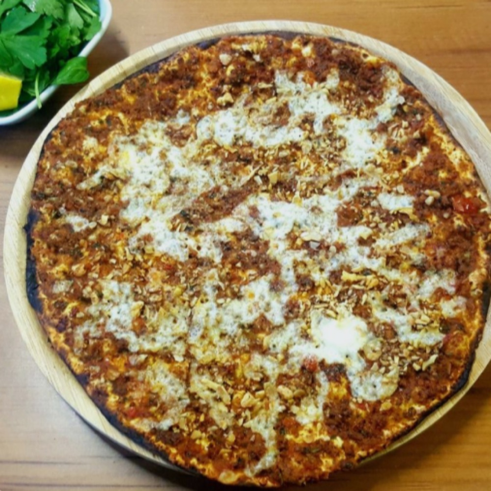 Kaşarlı Lahmacun