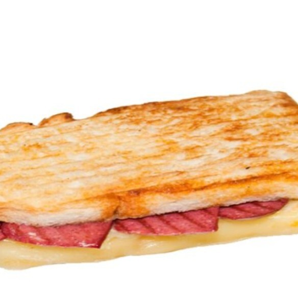 Çift Kaşar Peyniri ve Sucuklu Tost