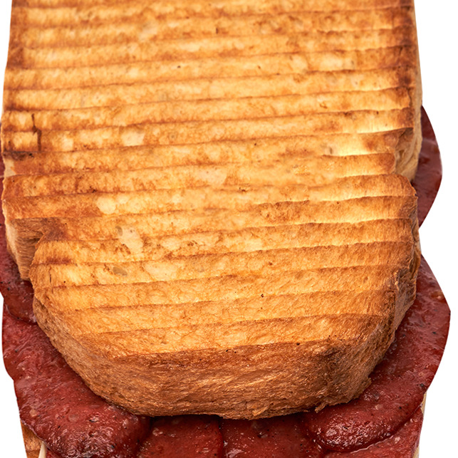 Ayvalık Tost Ekmeğinde Sucuklu