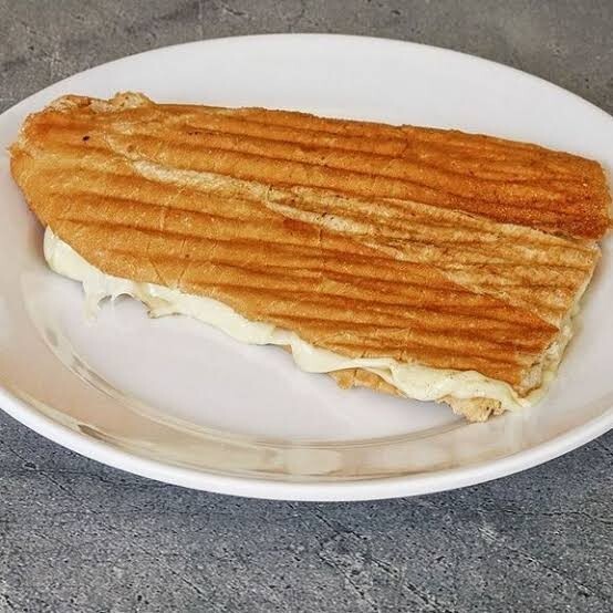 Yarım Ekmek Kaşarlı Tost