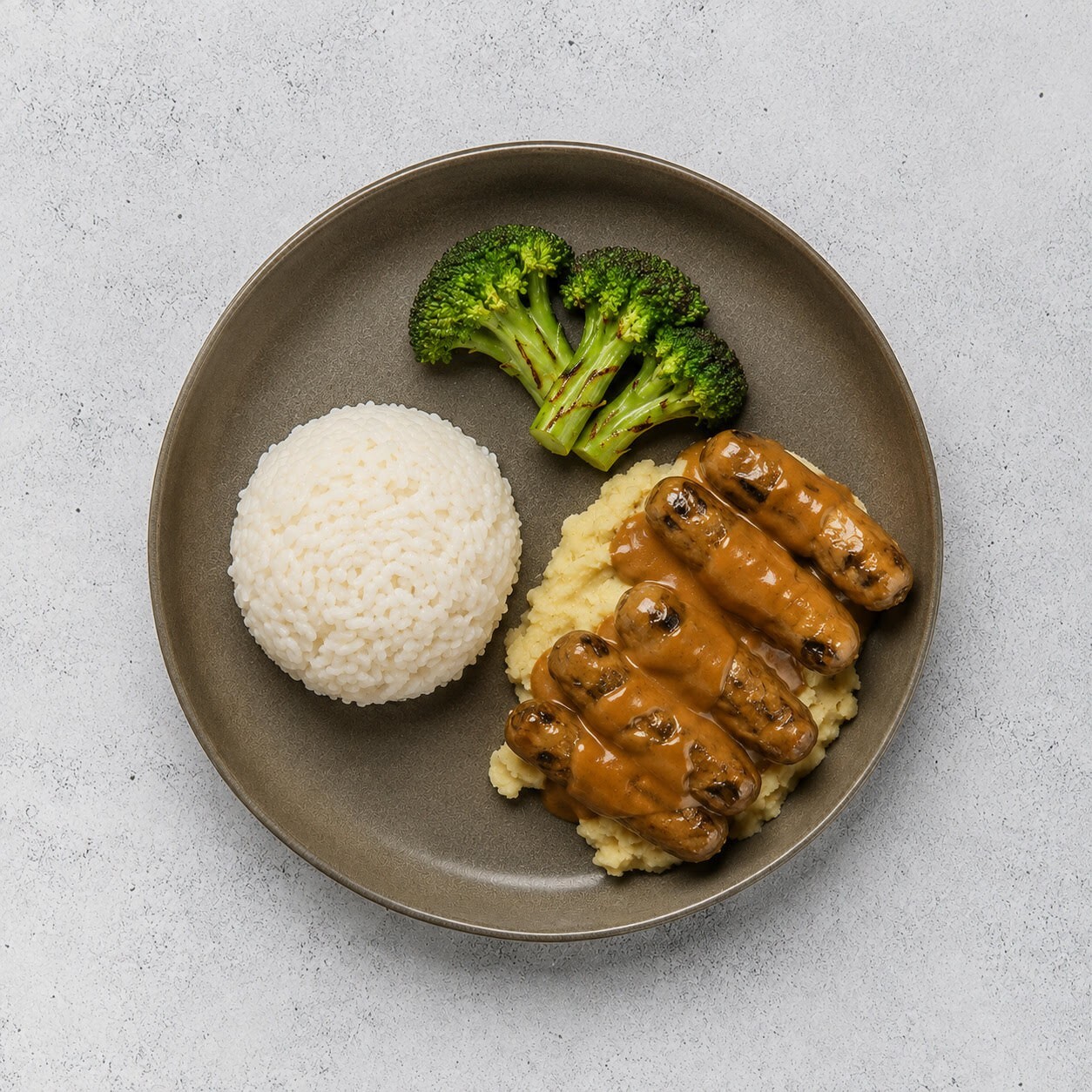 Güveçte Soslu Köfte (949,168 KCal)