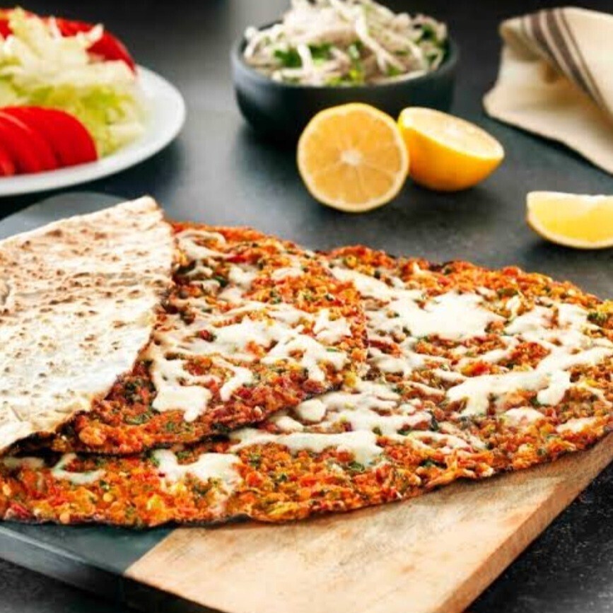 Kaşarlı Lahmacun Special Özel Közde Kaşar Lahmacun