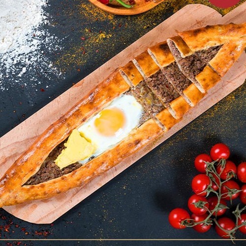 Kıymalı Yumurtalı Pide