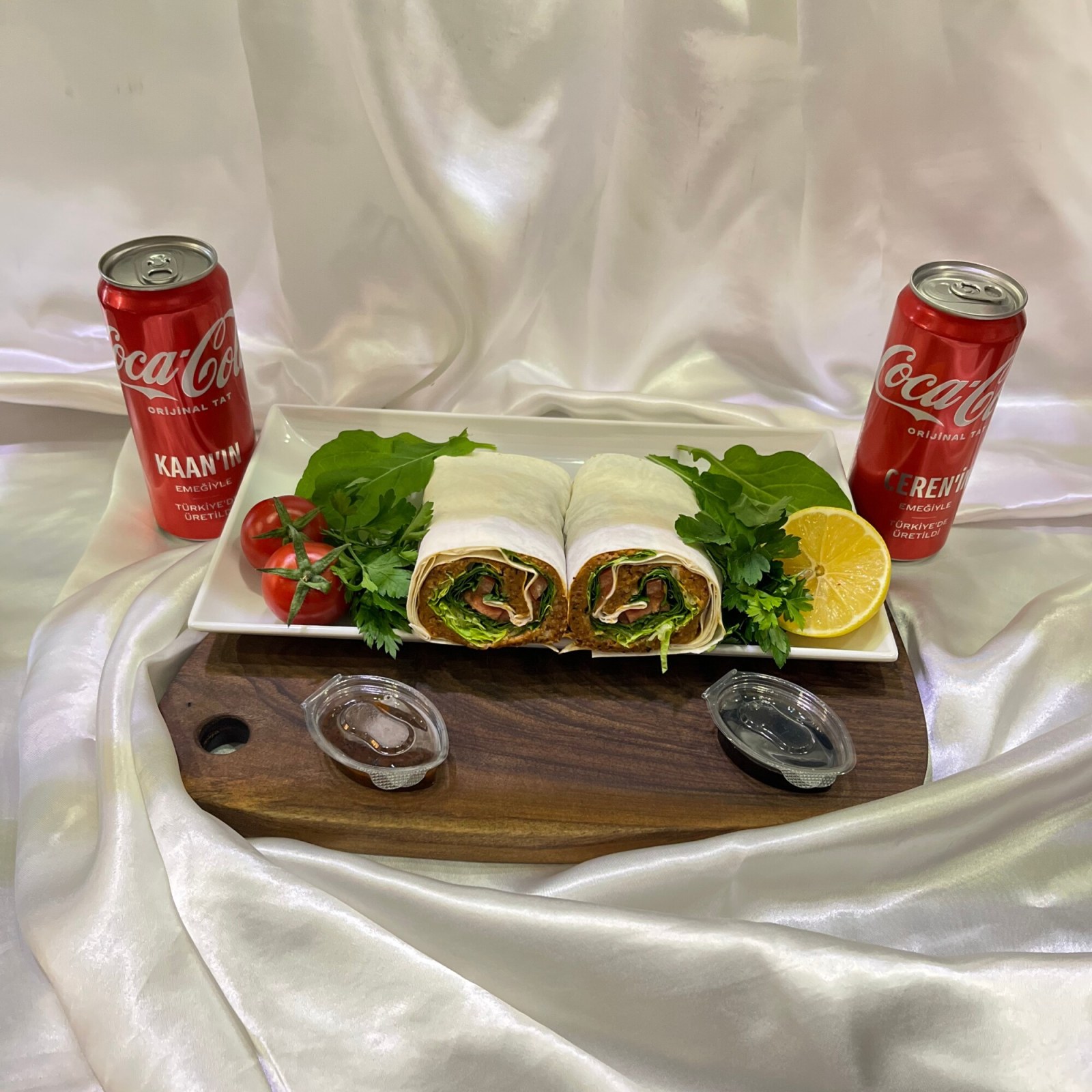 2'li Çiğ Köfte Mega Dürüm (150 Gr) & 2 Adet 330 Ml Coca-Cola