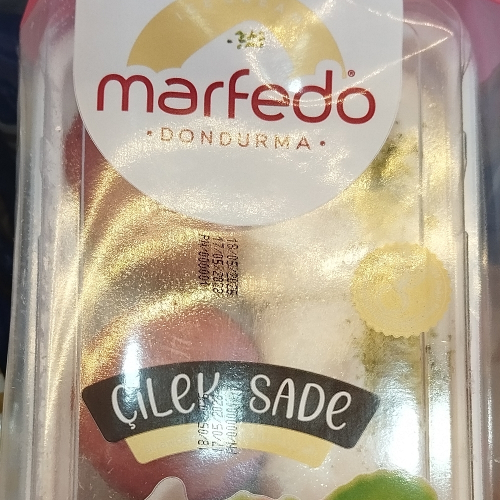 Çilekli ve Sade Dondurma 500 gr