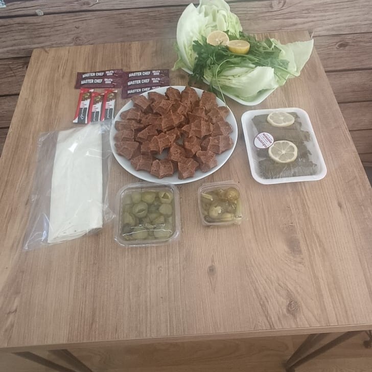 Çiğ Köfte (1 Kg) & El Yapımı Yaprak Sarması (500 Gr) Menü 6