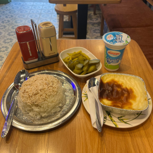Tavuklu Nohutlu Pilav & Tatlı Menü