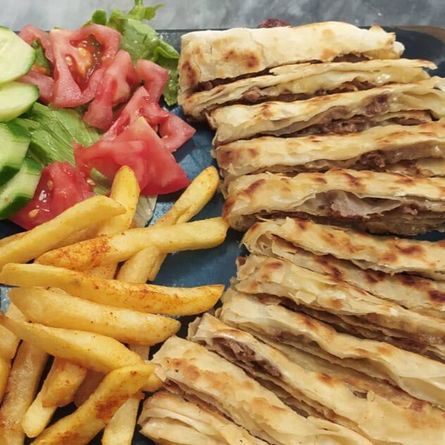 Beyaz Peynirli Gözleme + Patates Kızartması +Ayran tatlı