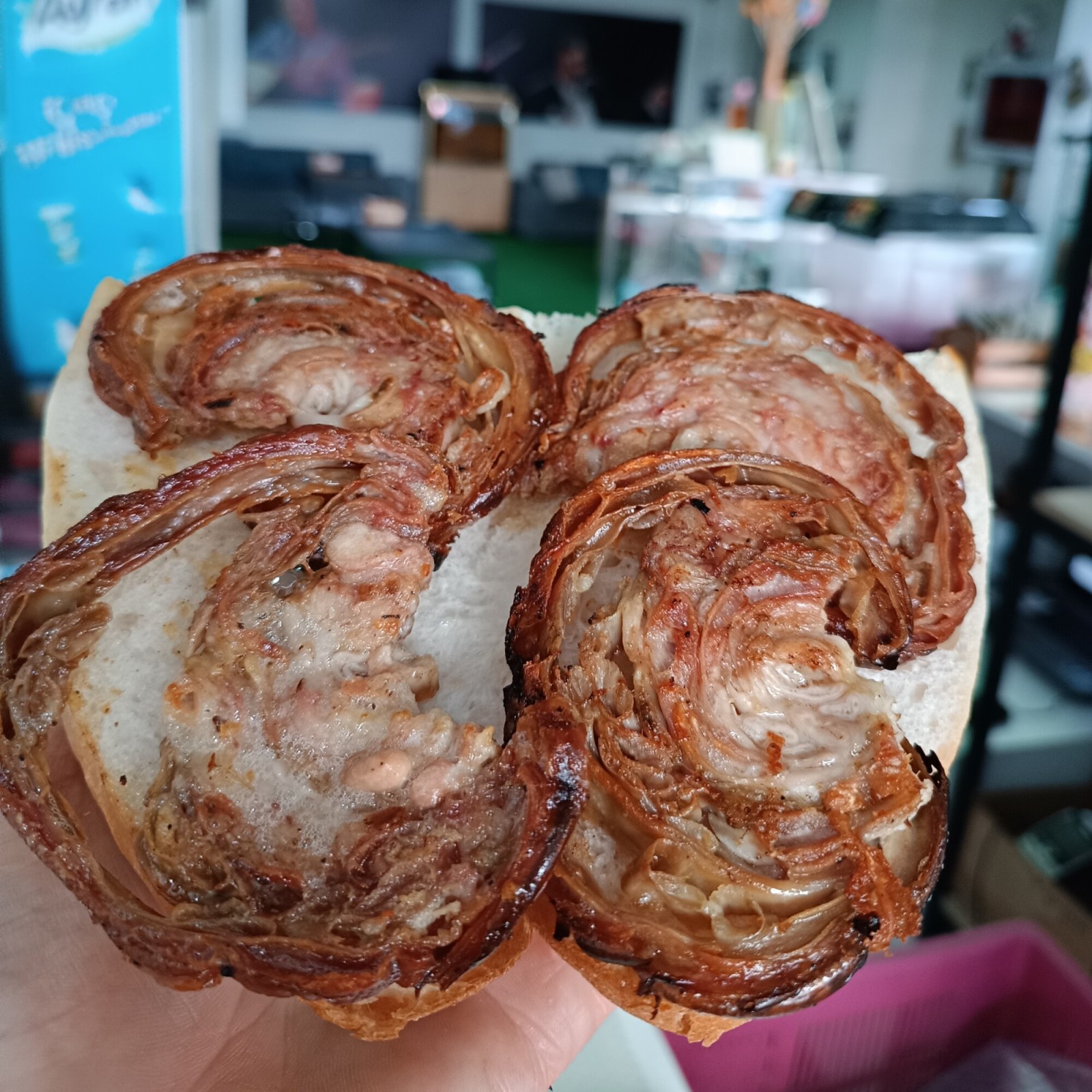 Teker Kokoreç tüm ekmek