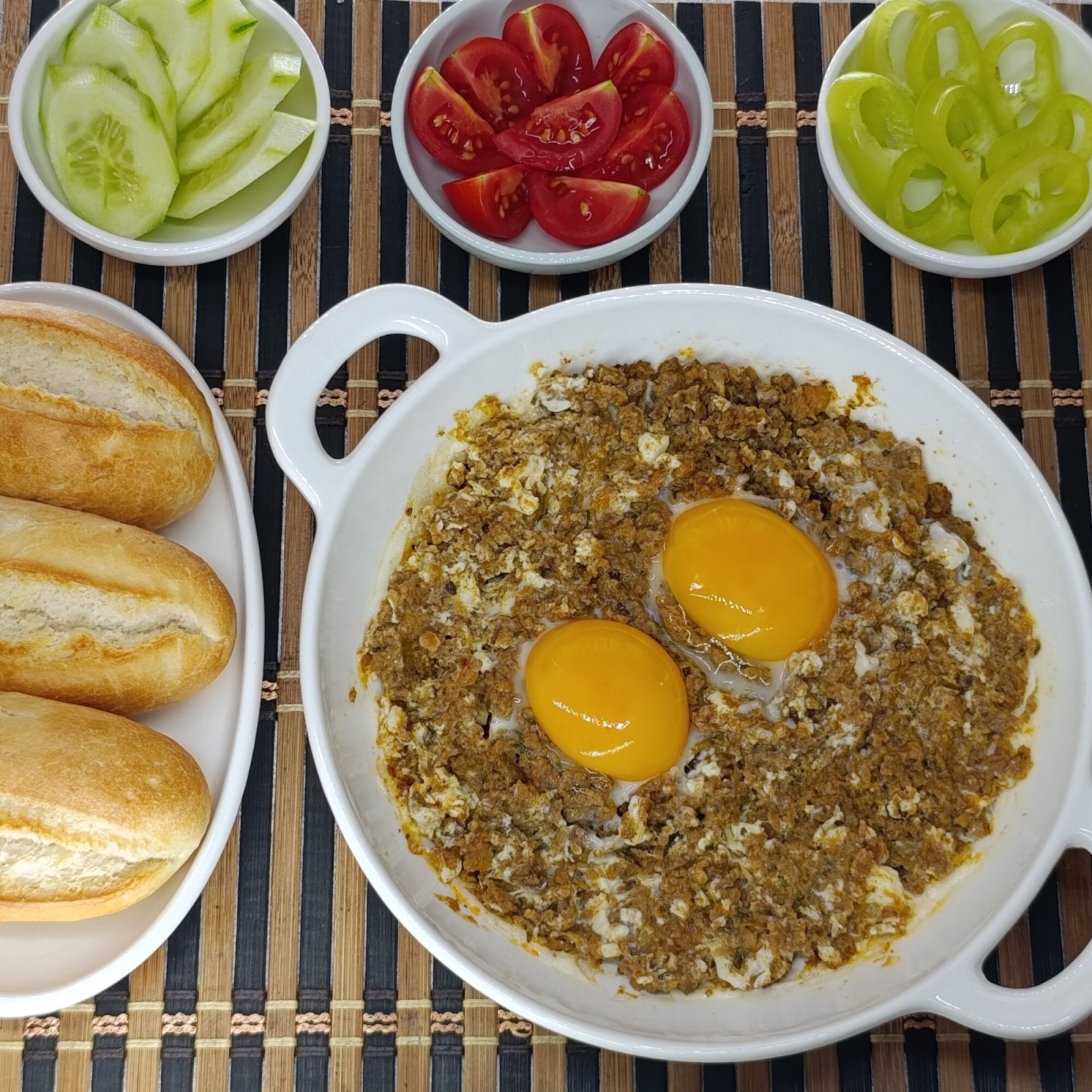 Sahanda Kıymalı Yumurta