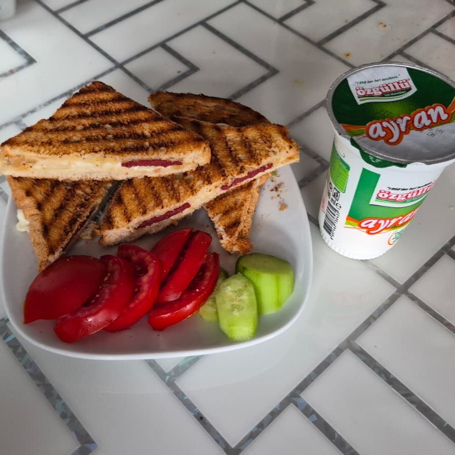 Tost Ekmeğiyle Karışık Tost Menü 2
