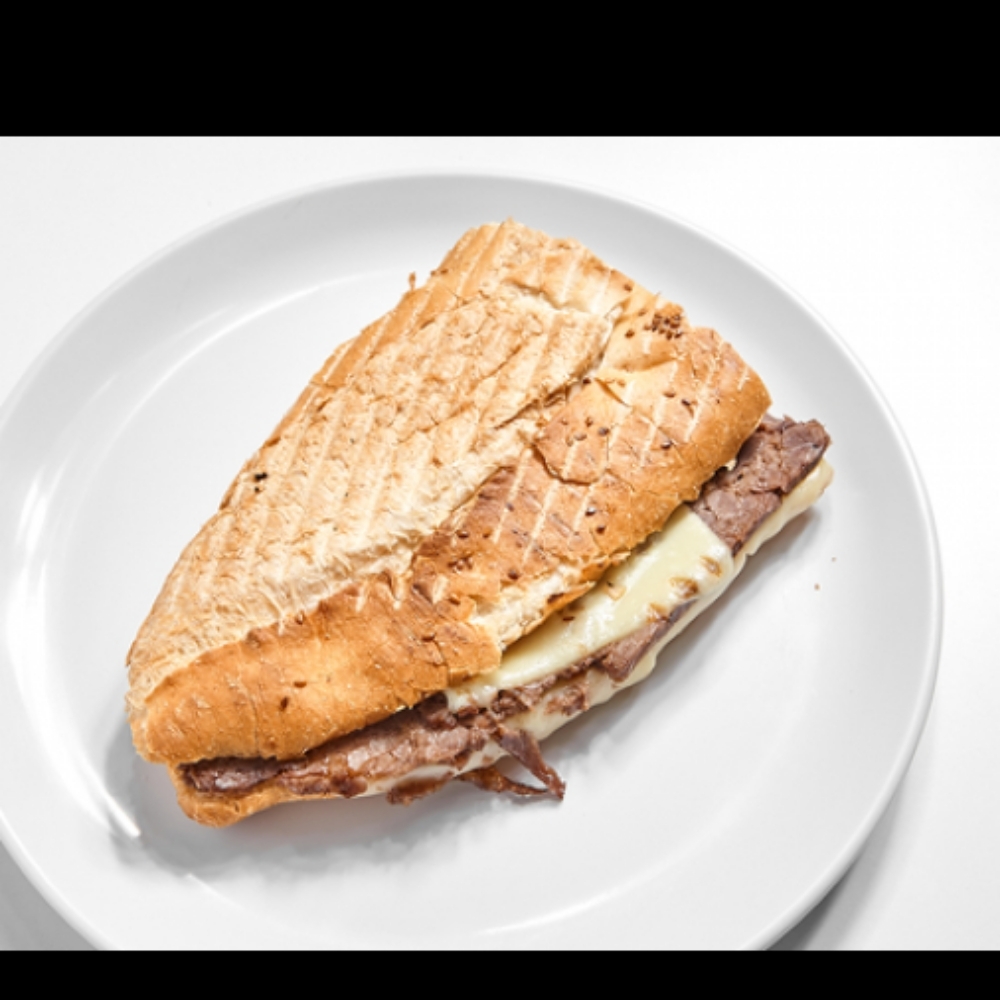 Ekmek arası Kaşarlı Kavurmalı Tost