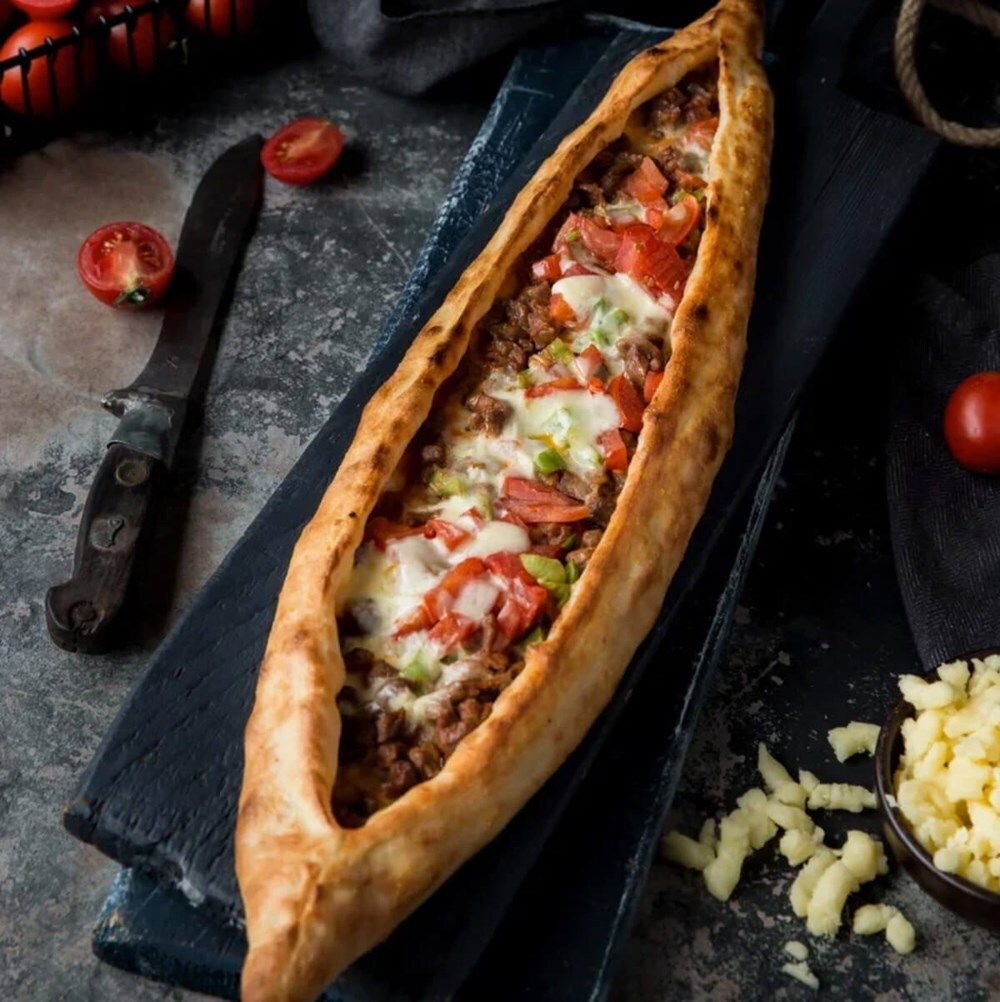 Kuşbaşılı Kaşarlı Pide