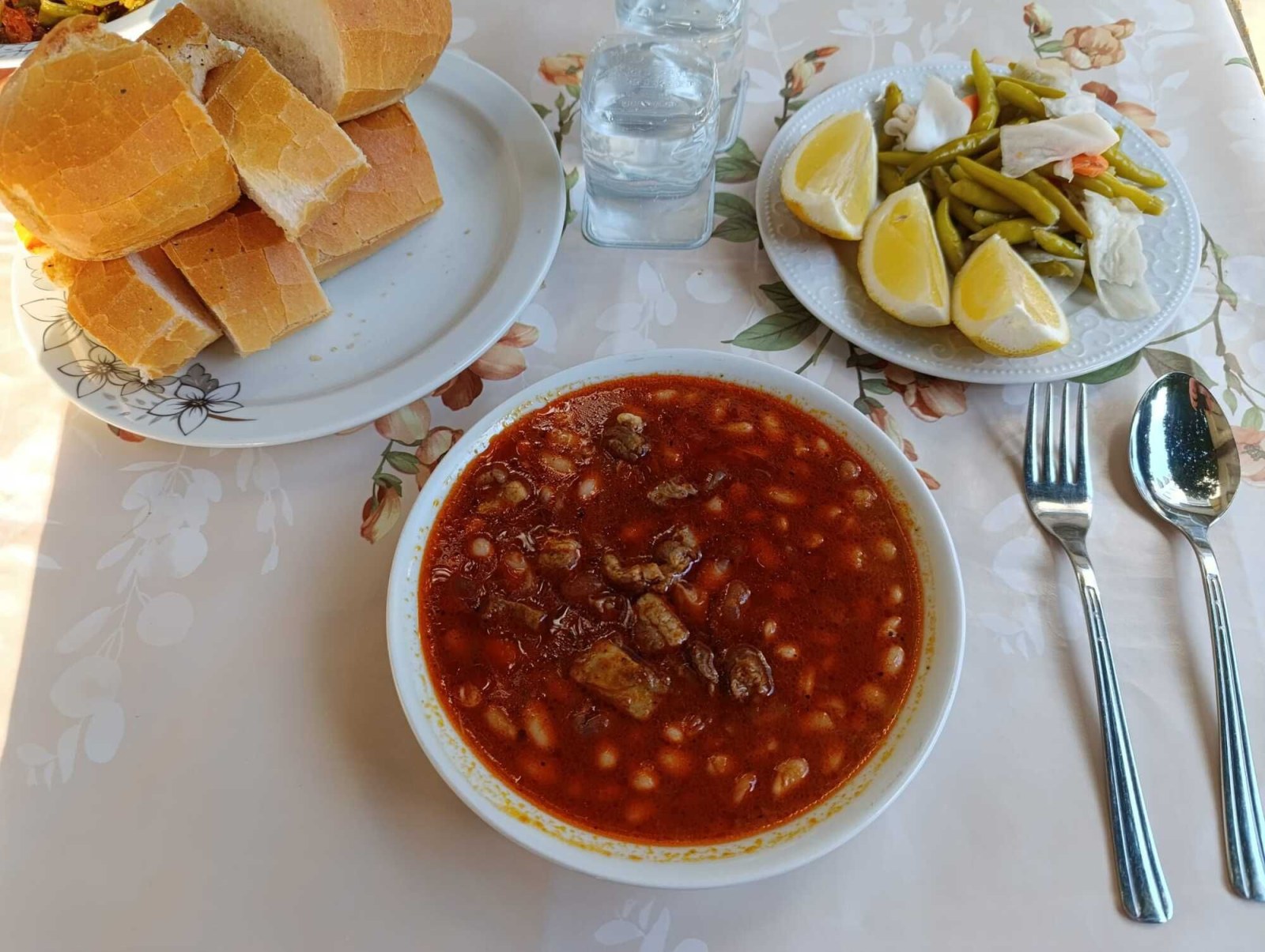Bulgur Pilavı Üzeri Etli Kuru Fasulye